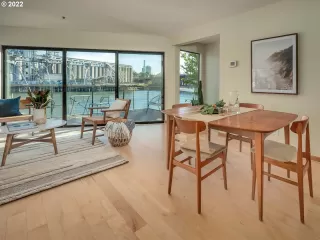 Photo #4: 23426148 Listing