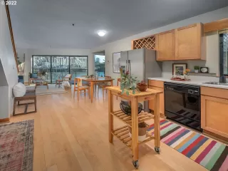 Photo #6: 23426148 Listing