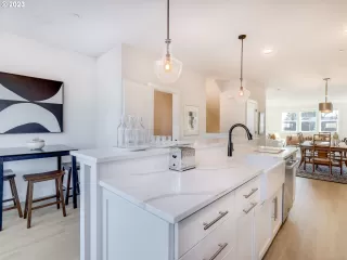 Photo #4: 23427859 Listing