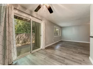 Photo #4: 23427998 Listing