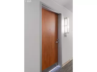 Photo #4: 23429458 Listing