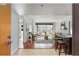 Photo #5: 23429458 Listing