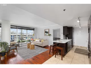 Photo #6: 23429458 Listing