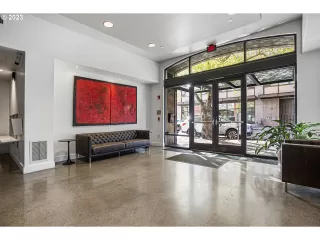 Photo #5: 23429468 Listing