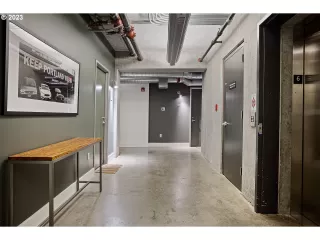 Photo #6: 23429468 Listing