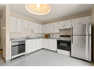 Photo #4: 23429955 Listing