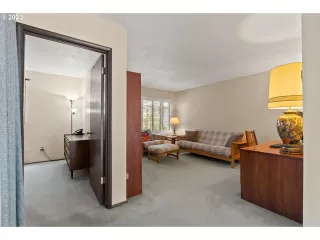 Photo #5: 23429955 Listing