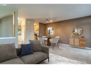 Photo #6: 23430013 Listing 