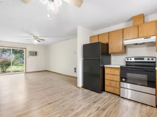 Photo #2: 23430191 Listing