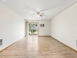 Photo #3: 23430191 Listing