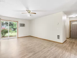 Photo #4: 23430191 Listing