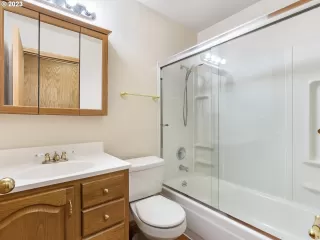 Photo #6: 23430191 Listing