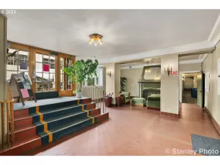 Photo #2: 23431481 Listing