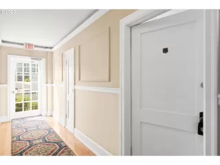 Photo #4: 23431481 Listing