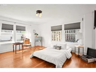 Photo #5: 23431481 Listing