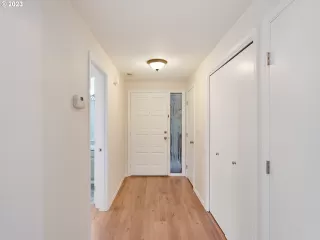 Photo #5: 23432619 Listing