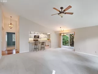 Photo #6: 23432619 Listing