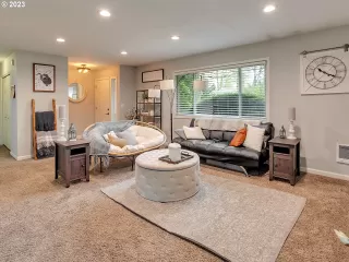 Photo #3: 23433190 Listing