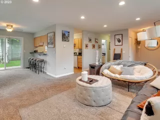 Photo #4: 23433190 Listing