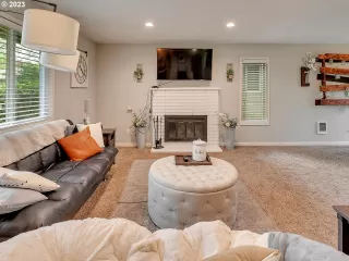 Photo #5: 23433190 Listing