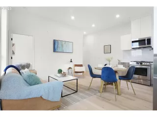 Photo #3: 23433193 Listing