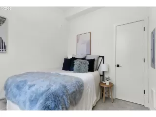 Photo #5: 23433193 Listing