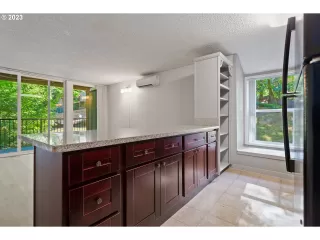 Photo #3: 23433944 Listing