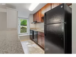 Photo #4: 23433944 Listing