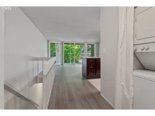 Photo #5: 23433944 Listing