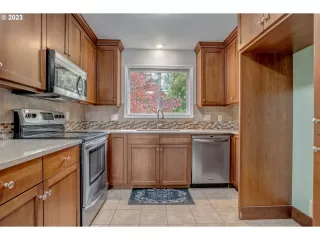 Photo #5: 23435899 Listing 