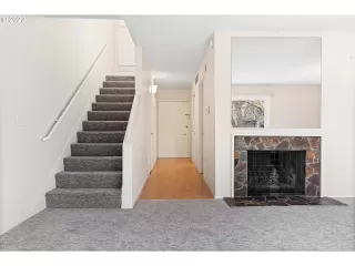 Photo #4: 23436345 Listing