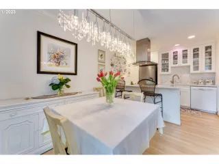 Photo #6: 23436889 Listing