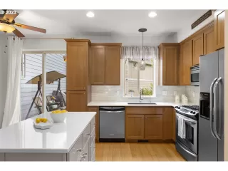 Photo #4: 23437634 Listing