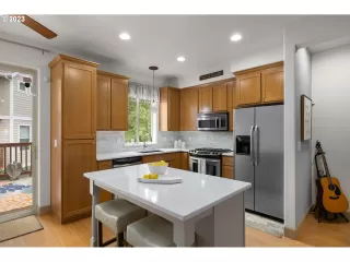 Photo #5: 23437634 Listing