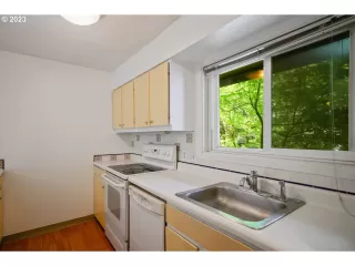 Photo #3: 23437678 Listing