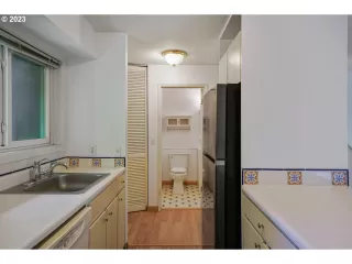 Photo #4: 23437678 Listing