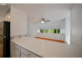 Photo #5: 23437678 Listing