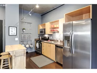 Photo #6: 23437696 Listing