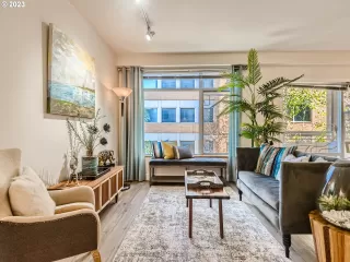 Photo #4: 23438282 Listing