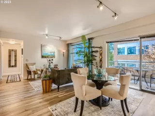 Photo #5: 23438282 Listing