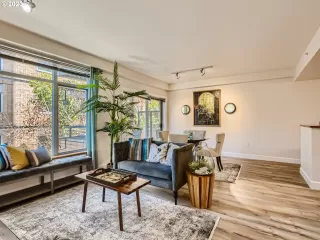 Photo #6: 23438282 Listing