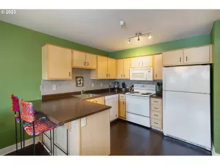 Photo #4: 23439258 Listing