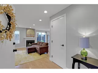 Photo #3: 23439281 Listing