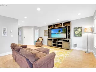 Photo #5: 23439281 Listing