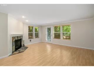 Photo #6: 23439500 Listing