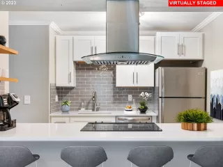 Photo #4: 23440038 Listing