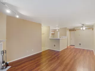 Photo #4: 23441468 Listing