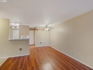 Photo #5: 23441468 Listing