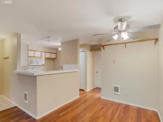 Photo #6: 23441468 Listing