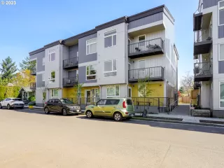 Photo #1: 23442983 Listing